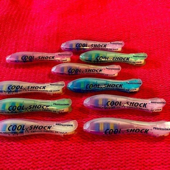 Cool Shock Travel Toothbrush Bundle - Picture 1 of 9